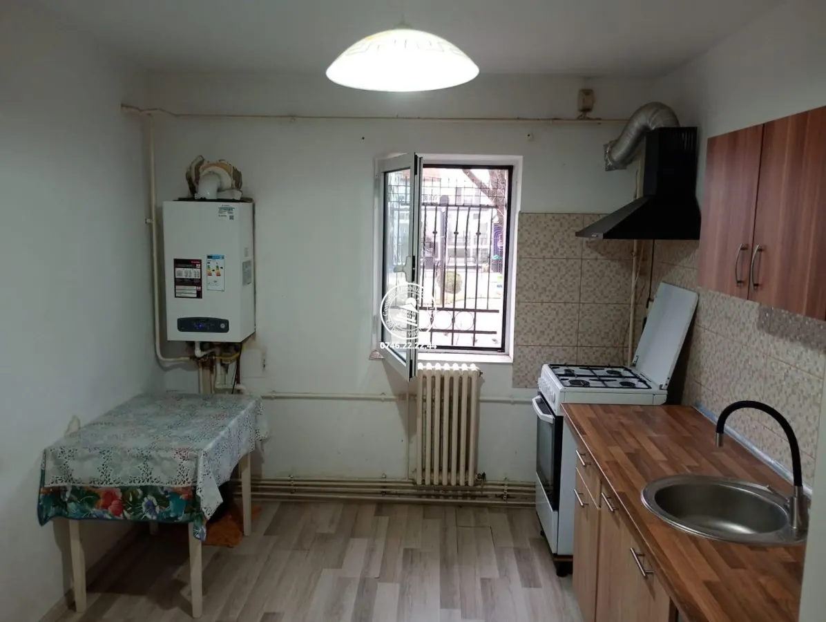 Apartament de vanzare 3 camere, Centru - foto 4