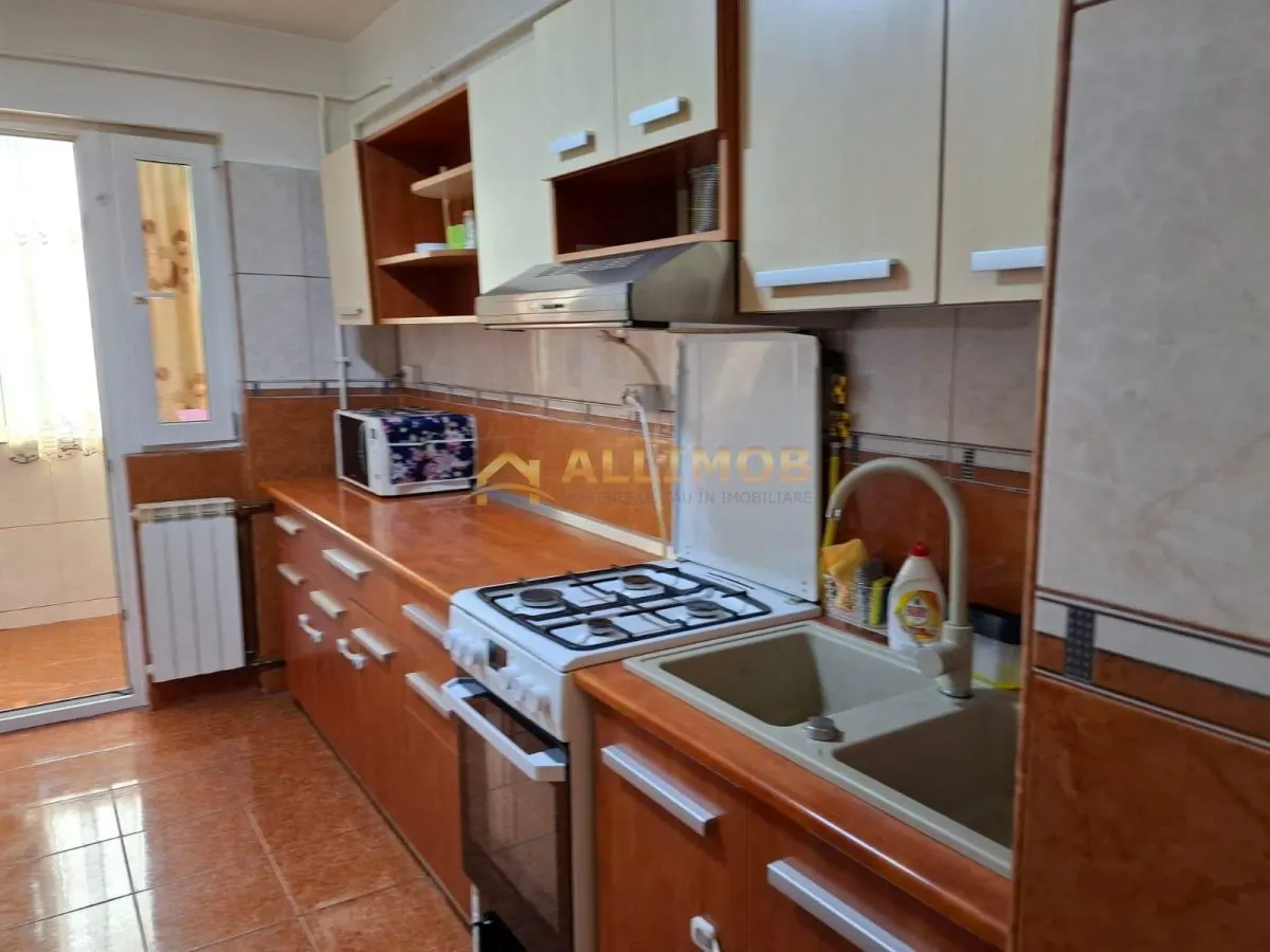 Inchiriere apartament 2 camere, zona 9 Mai - foto 12