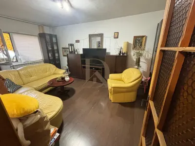 Centru - Podul de Fier , 4 camere , loc de parcare - Iasi
