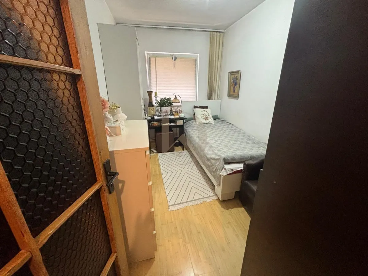 Centru - Podul de Fier , 4 camere , loc de parcare - foto 3