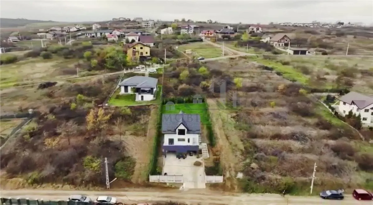 Casa de vanzare cu priveliste frumoasa - foto 1