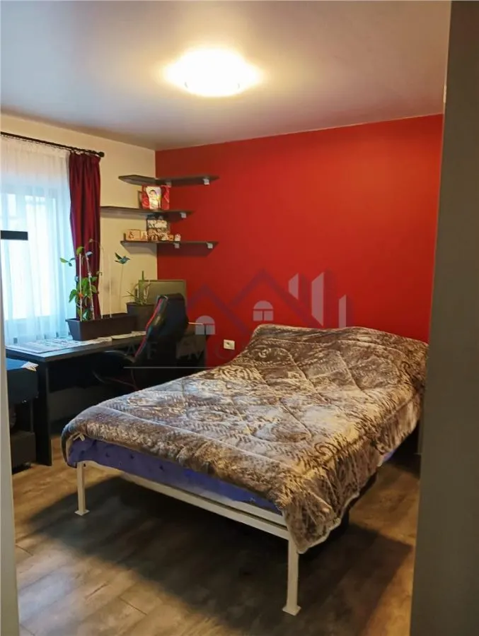 Casa individuala, utilata-mobilata cu garaj - foto 3