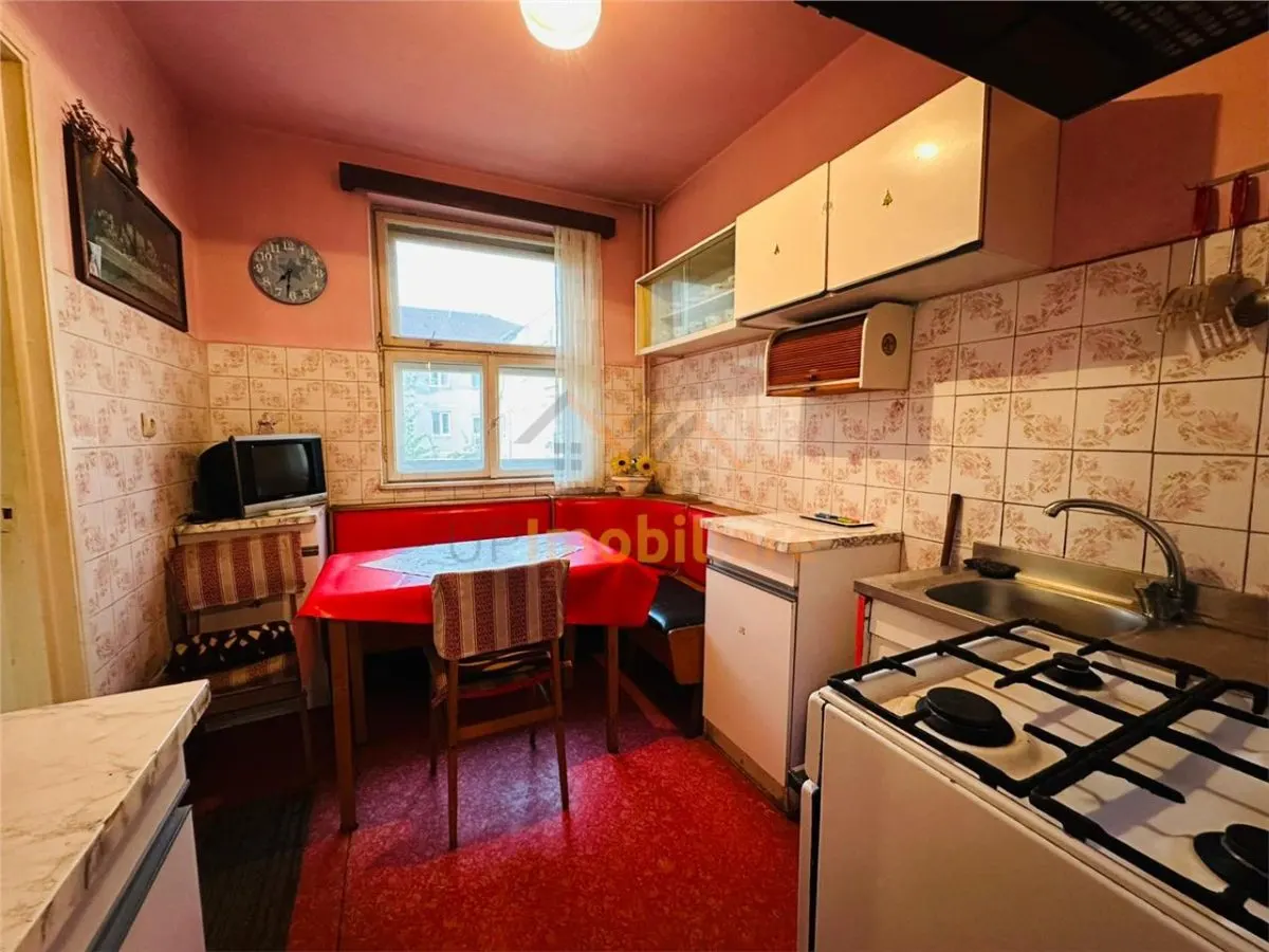 APARTAMENT 3 CAMERE, ETAJ 3, DECOMANDAT, ZONA ROGERIUS, STR TRANSILVANIEI - foto 1