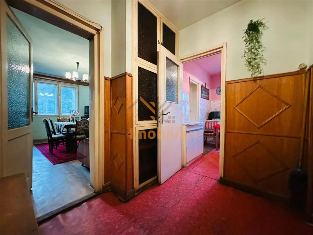 APARTAMENT 3 CAMERE, ETAJ 3, DECOMANDAT, ZONA ROGERIUS, STR TRANSILVANIEI - foto 4