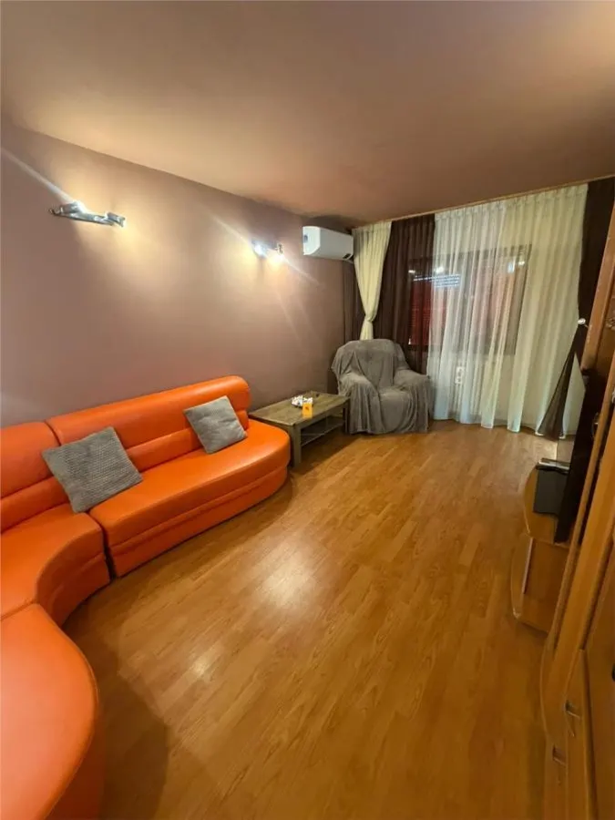 Apartament 3 camere zona 9 mai - foto 1