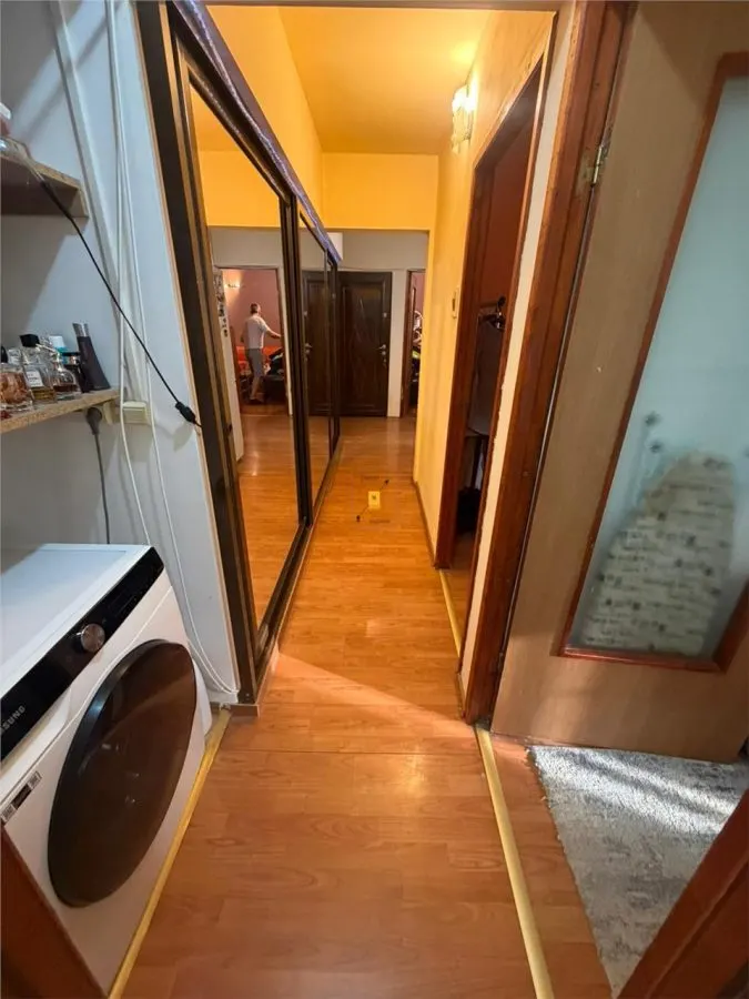 Apartament 3 camere zona 9 mai - foto 2