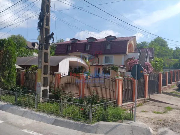 Casă 9 camere Carlig - poza 1