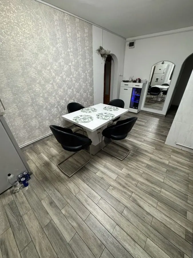 Apartament 3 camere intrare Racadau,2 balcoane,etajul 1,187000 Euro - foto 1