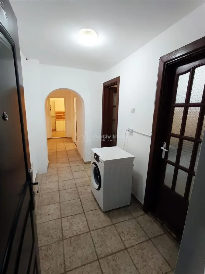 Apartament 2 camere ultracentral in Moldova Noua - foto 2