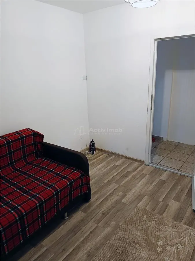 Apartament 2 camere ultracentral in Moldova Noua - foto 5