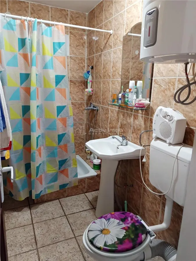 Apartament 2 camere ultracentral in Moldova Noua - foto 8
