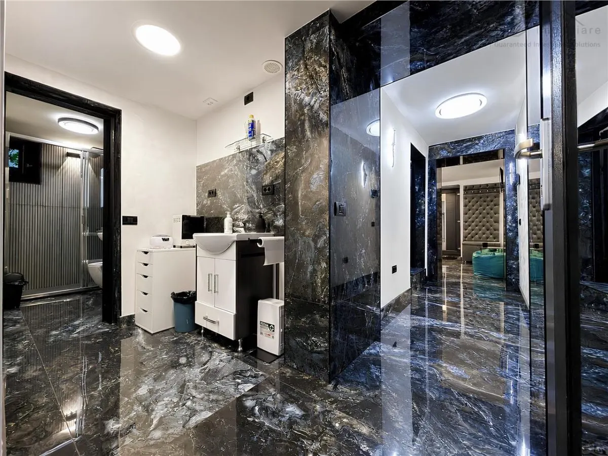 Spatiu comercial ultra finisat cu vad stradal zona Judetean - foto 7