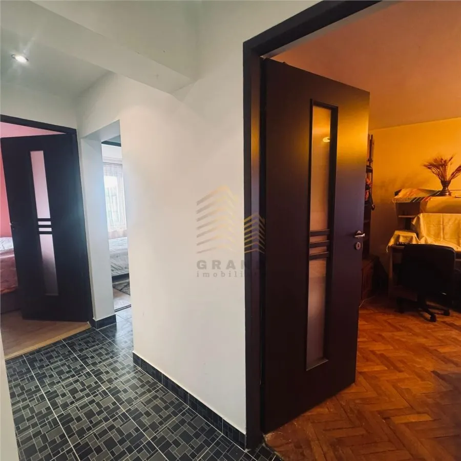 Apartament 3 camere decomandat de vanzare - foto 4
