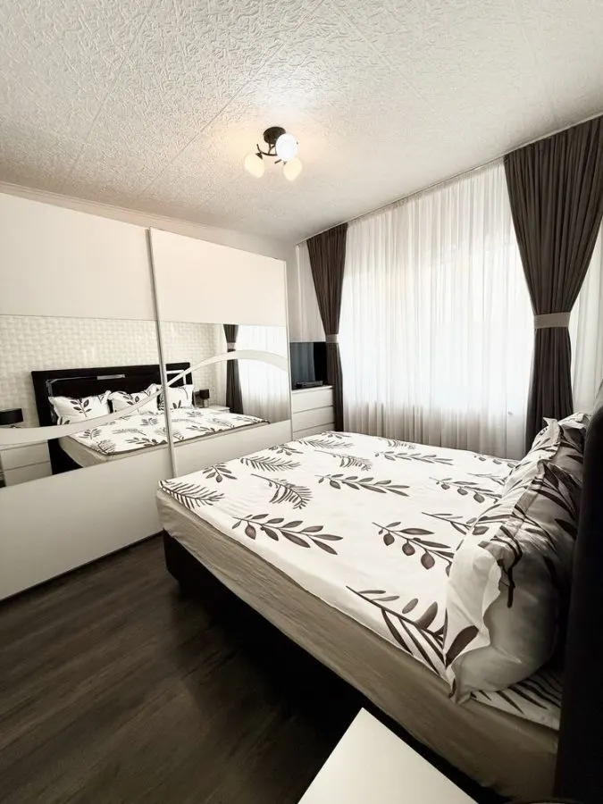 Apartament 2 camere renovat zona Astra- Carpatilor - foto 2