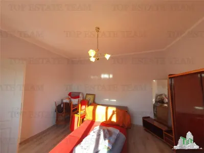 Colt de rai la tara doua case renovate cu baie, livada si vita de vie - foto 4