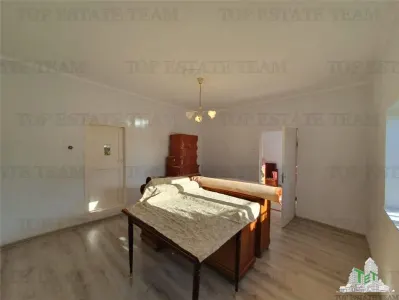 Colt de rai la tara doua case renovate cu baie, livada si vita de vie - foto 6