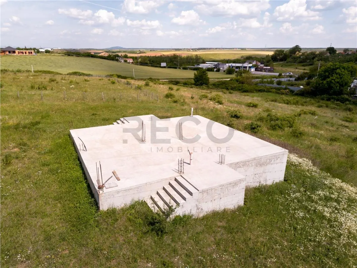 RECO Teren cu fundatie + proiect de casa localitatea Les - foto 1