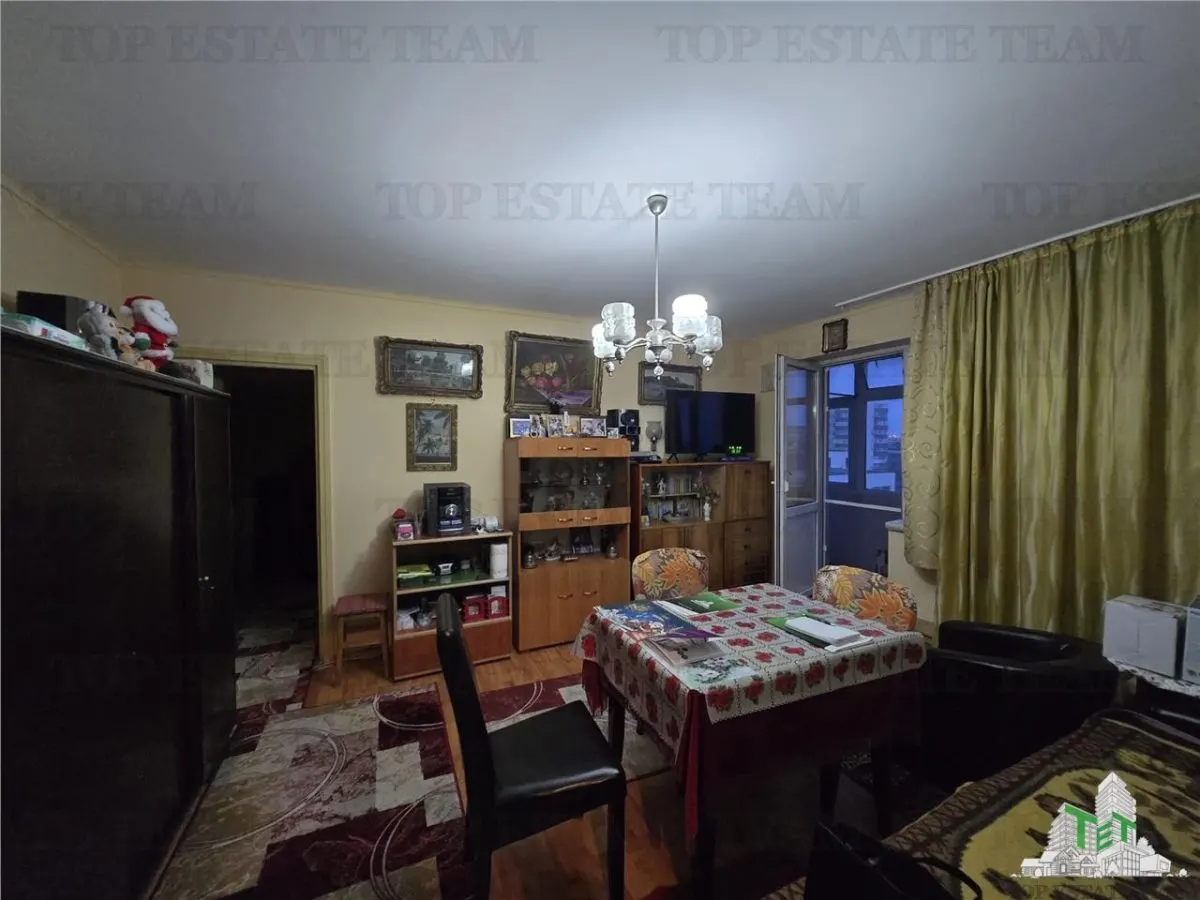 Apartament 3 camere metrou  Favorit - foto 1