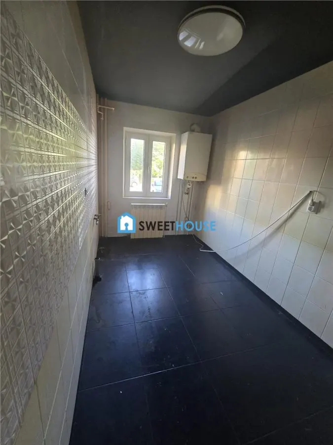 Apartament cu trei camere zona centrala Fagaras - foto 6