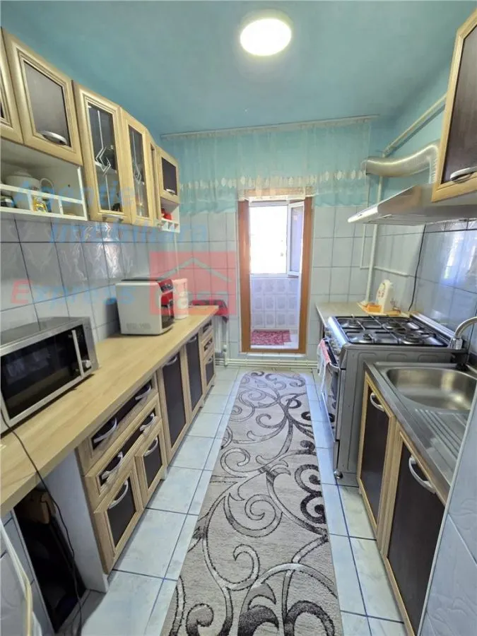 Apartament 2 camere, Galata (statie de autobuz la 100m) - foto 1