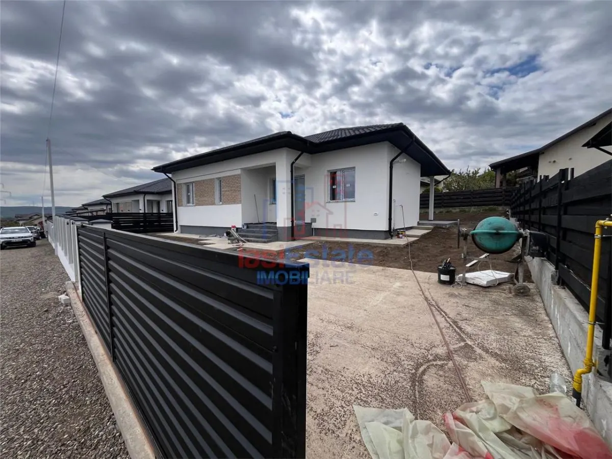 Casa Superba 4 camere cu 2 bai beci terasa Valea Adanca - foto 2