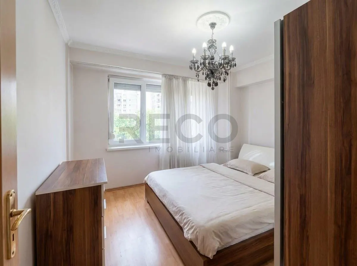 RECO, apartament decomandat,4 camere, bloc cu lift, Nufarul - foto 1