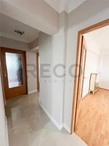 RECO, apartament decomandat,4 camere, bloc cu lift, Nufarul - foto 12