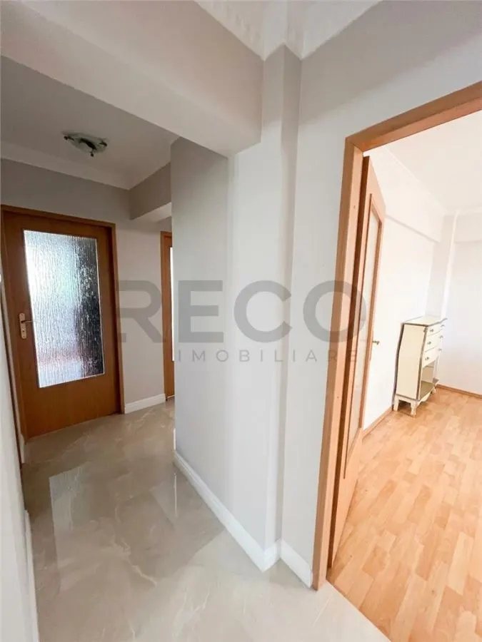 RECO, apartament decomandat,4 camere, bloc cu lift, Nufarul - foto 12