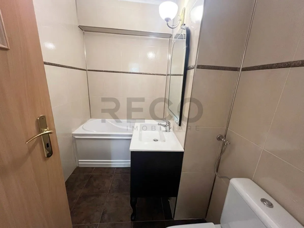 RECO, apartament decomandat,4 camere, bloc cu lift, Nufarul - foto 13