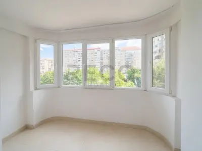 RECO, apartament decomandat,4 camere, bloc cu lift, Nufarul - foto 17