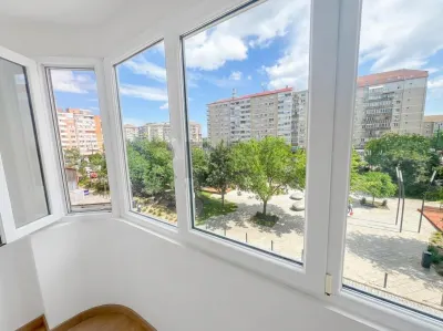 RECO, apartament decomandat,4 camere, bloc cu lift, Nufarul - foto 18