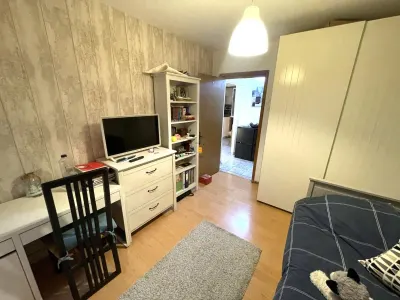 Inchiriere apartament  4  camere zona 9 Mai - foto 3