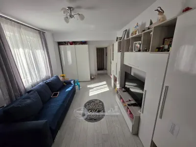 Apartament 3 camere - 2 bai - Popas Pacurari - 100metri de strada - Iasi