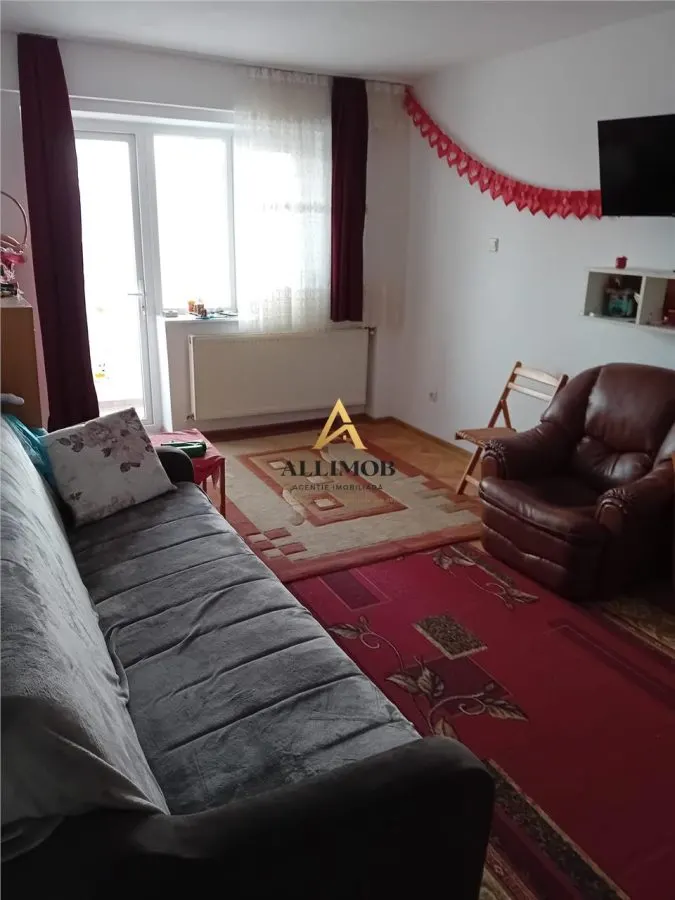 Apartament 3 camere in Targoviste, zona 1 Mai - foto 1