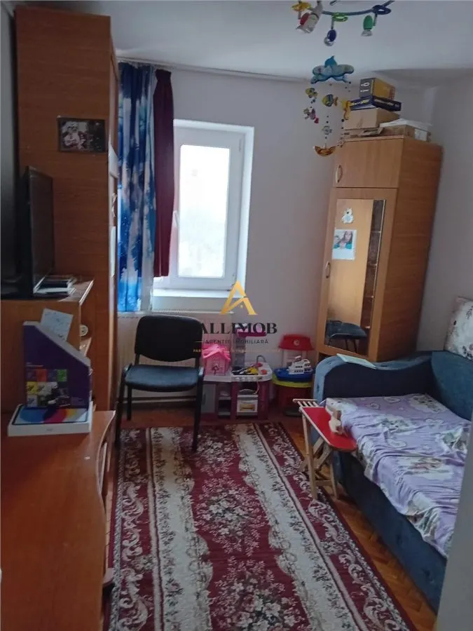 Apartament 3 camere in Targoviste, zona 1 Mai - foto 4