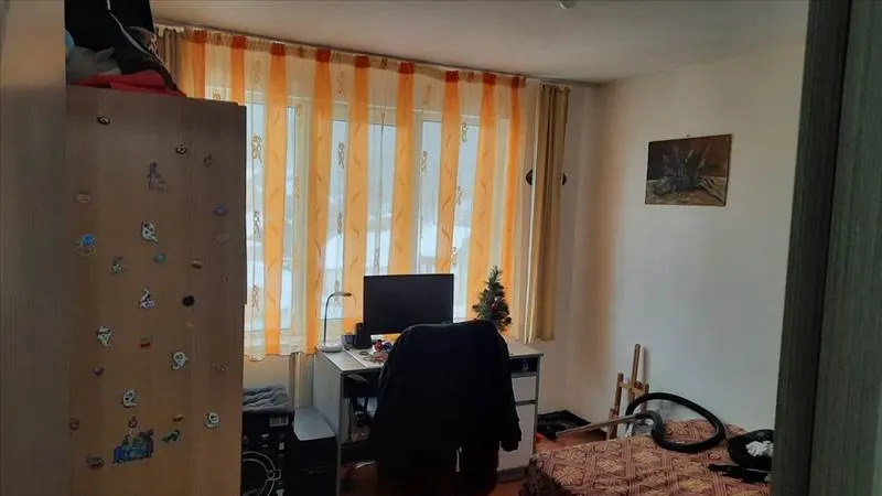 Vanzare apartament 4 camere etaj intermediar decomandat Noua , Brasov - foto 1