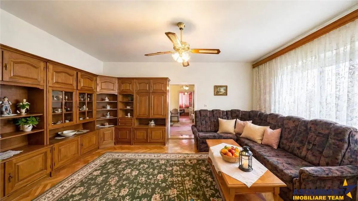 Casa cu spatiu comercial, 1.000mp teren anexe, areal Central, Reghin - foto 1
