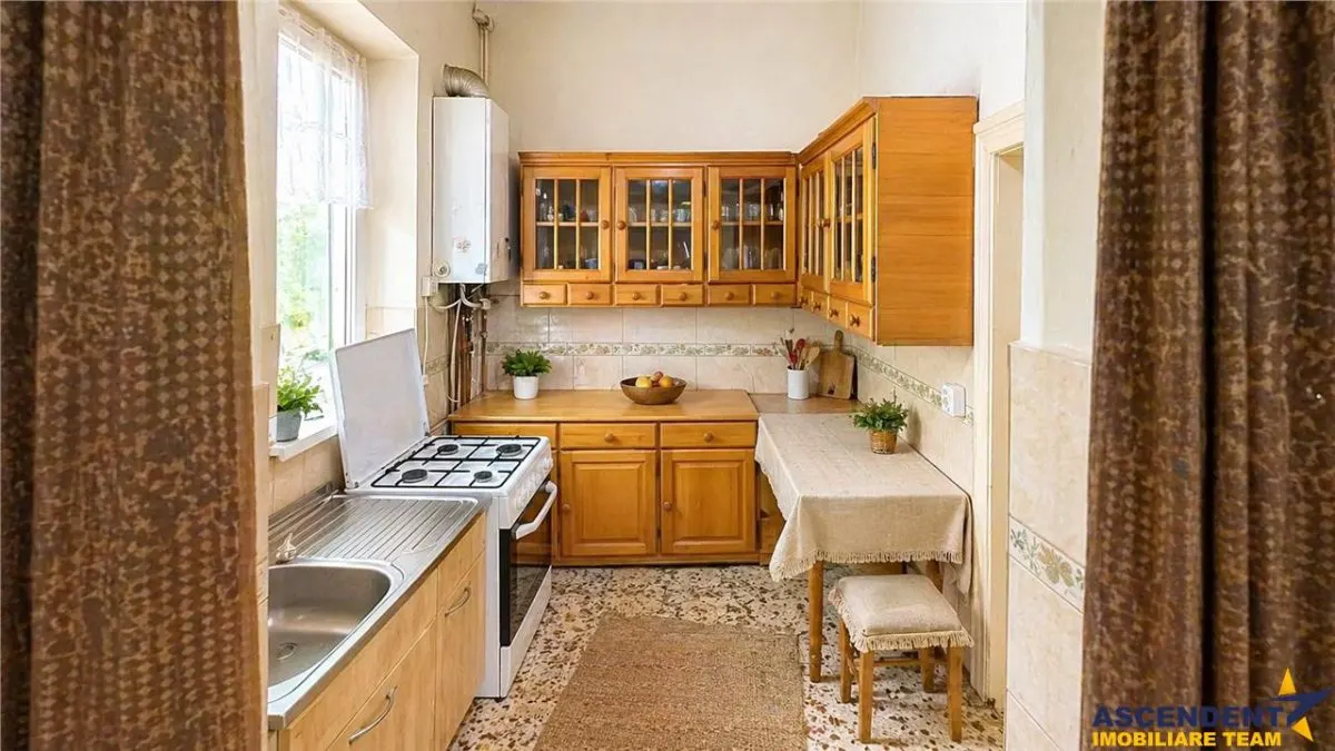 Casa cu spatiu comercial, 1.000mp teren anexe, areal Central, Reghin - foto 2