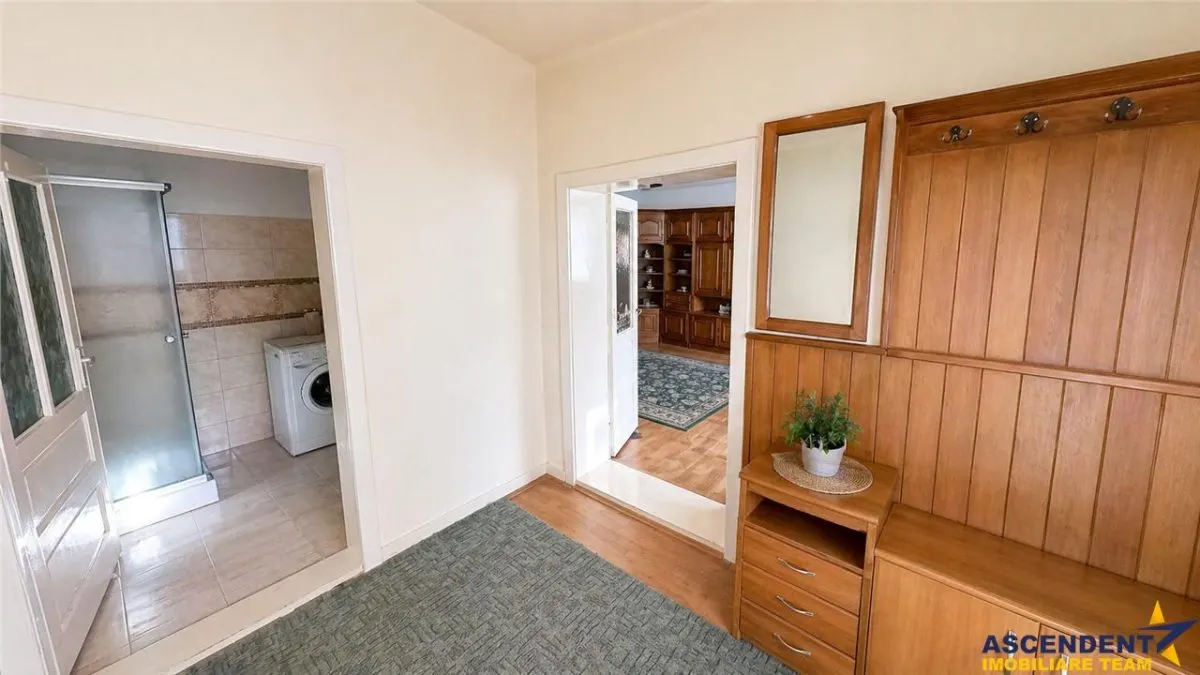 Casa cu spatiu comercial, 1.000mp teren anexe, areal Central, Reghin - foto 3