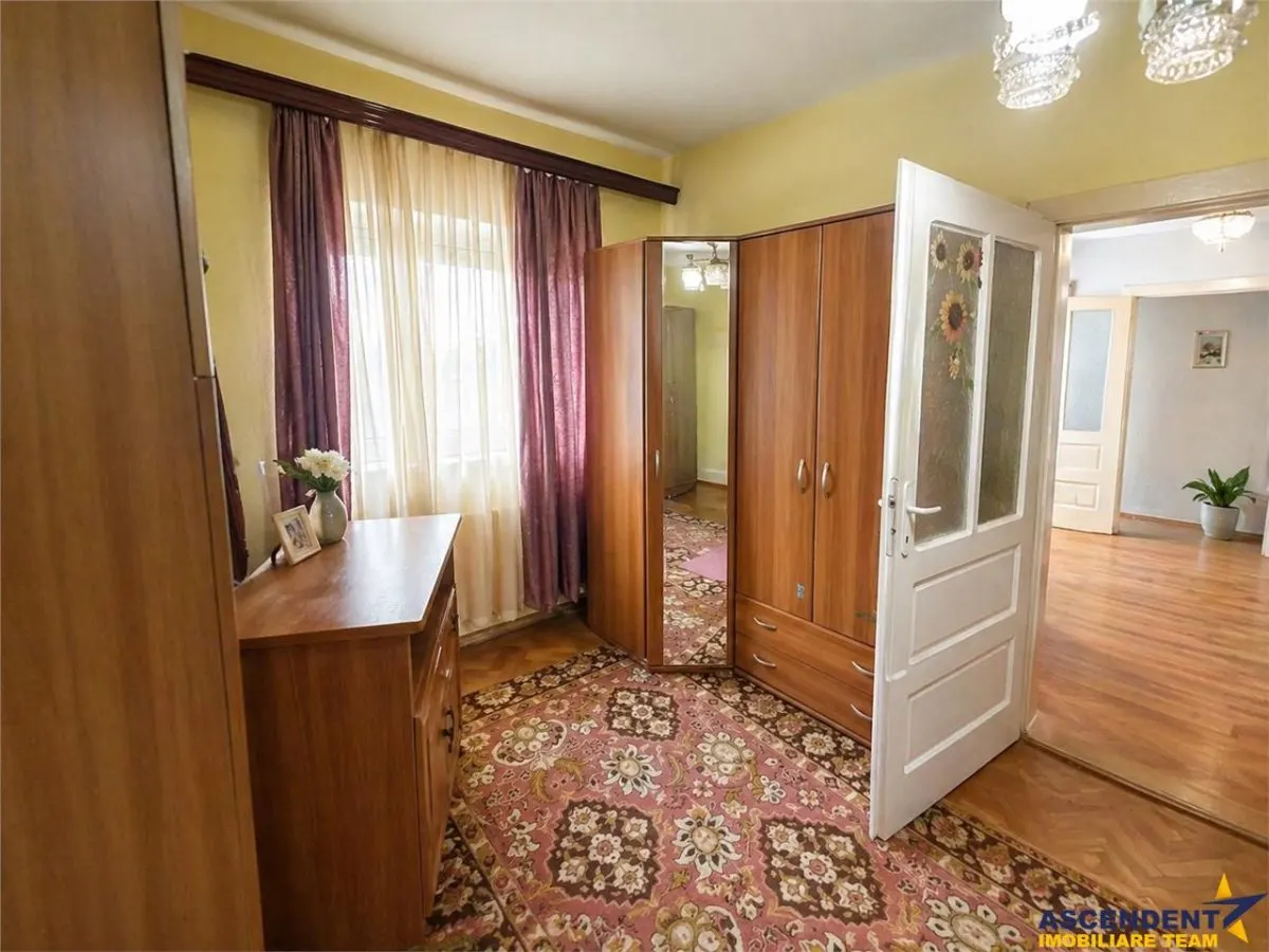 Casa cu spatiu comercial, 1.000mp teren anexe, areal Central, Reghin - foto 6