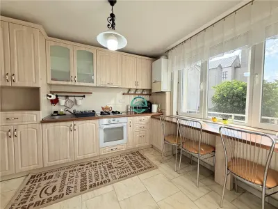 Inchiriez apartament cu 3 camere situat ultracentral complet mobilat - foto 2