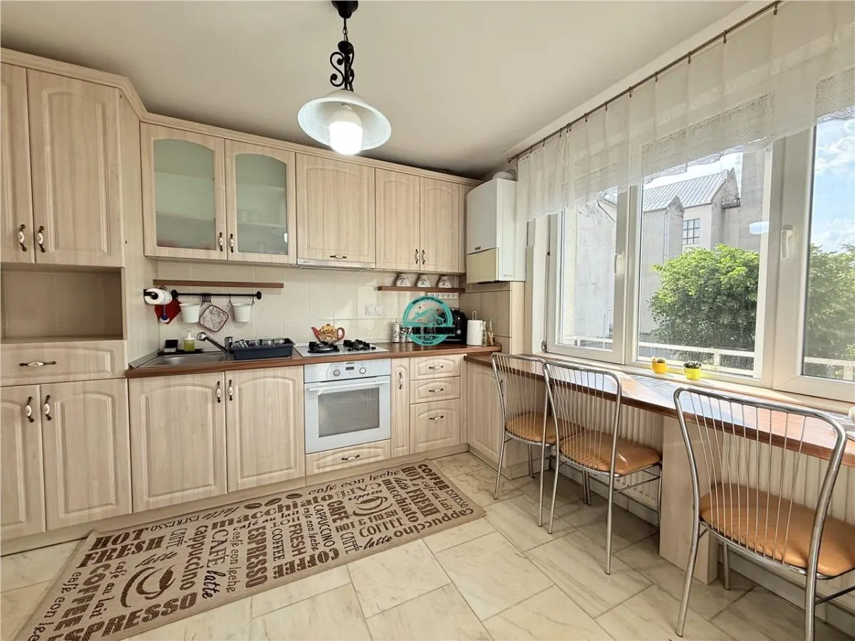 Inchiriez apartament cu 3 camere situat ultracentral complet mobilat - foto 2