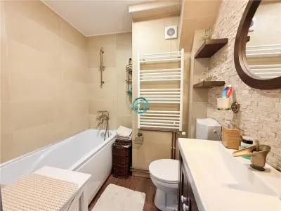 Inchiriez apartament cu 3 camere situat ultracentral complet mobilat - foto 10