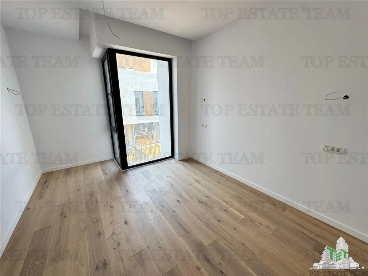 Vila de vanzare in Pipera, Nordul Bucurestiului | Curte privata, terasa panoramica si 2 locuri de parcare - foto 9