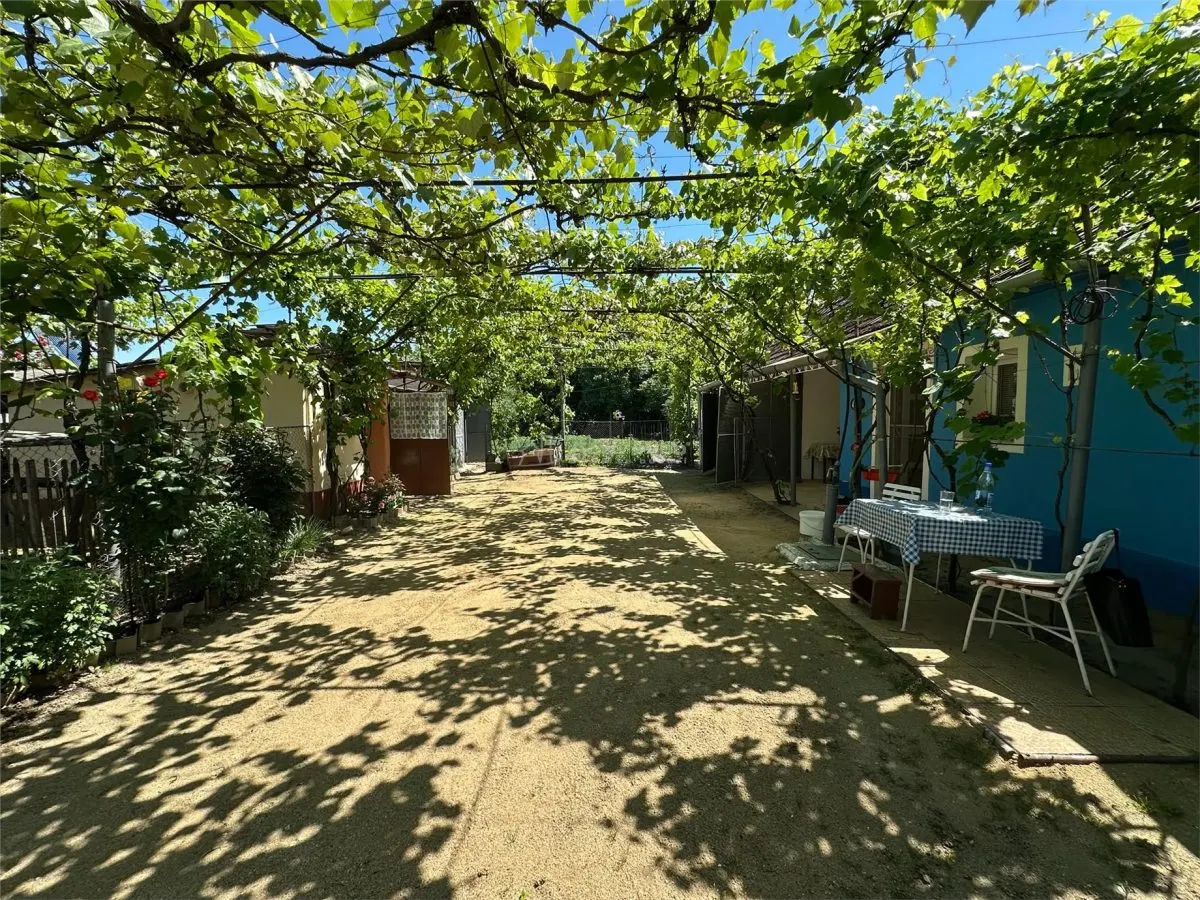 Casa Cocheta, Locuibila imediat,  cu Gradina si Curte,1500mp., Com.Birda. - foto 13