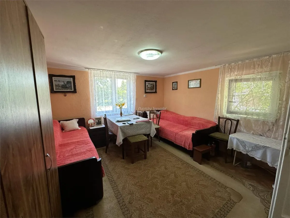 Casa Cocheta, Locuibila imediat,  cu Gradina si Curte,1500mp., Com.Birda. - foto 4