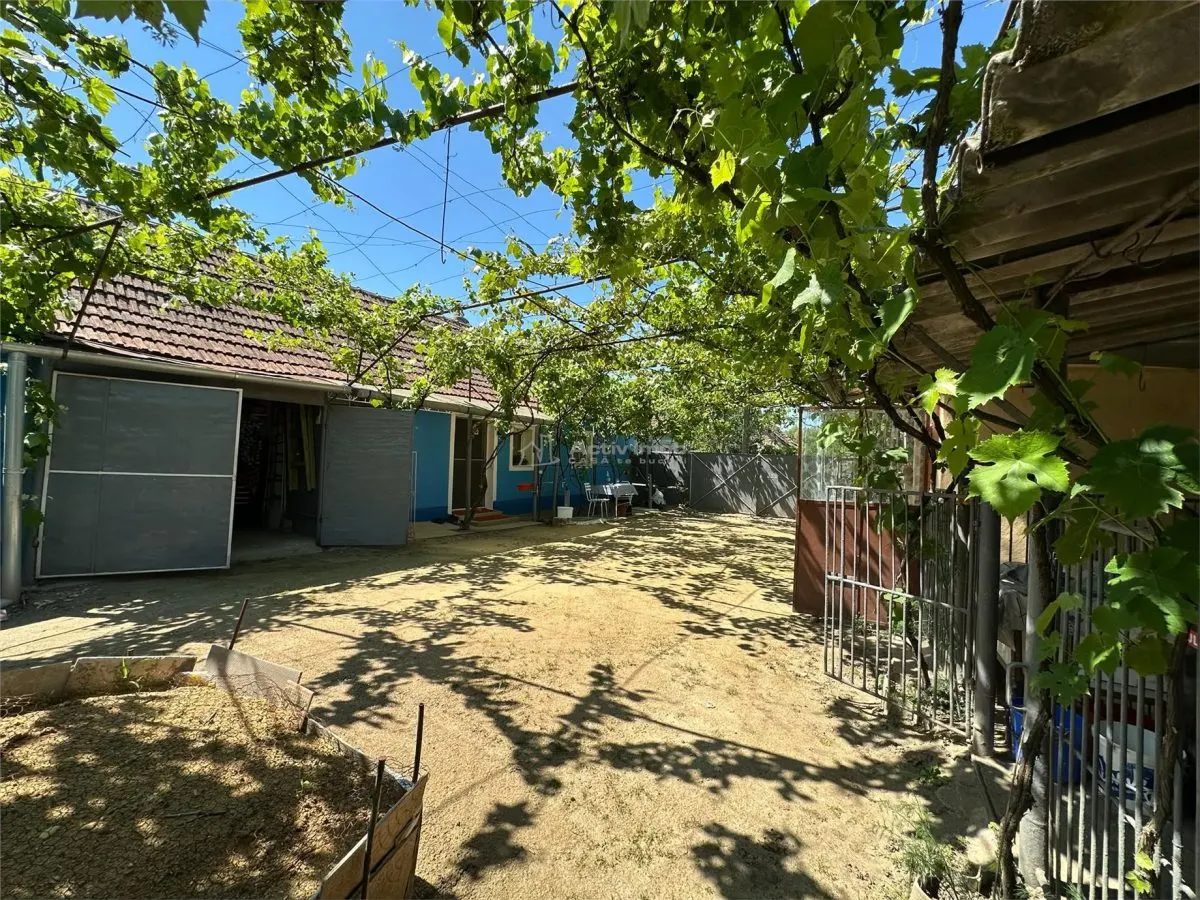 Casa Cocheta, Locuibila imediat,  cu Gradina si Curte,1500mp., Com.Birda. - foto 9