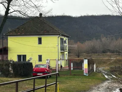 Bocsa Casa D+P+Etj.1. Garaj si Teren, Zona Mioritica. - foto 17