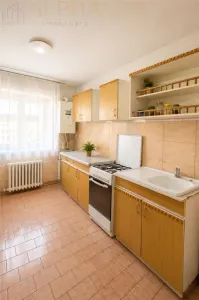 Apartament 3 camere, 70 mp total, 2 balcoane, Intr. Violetelor - BISTRITA, BN - foto 2