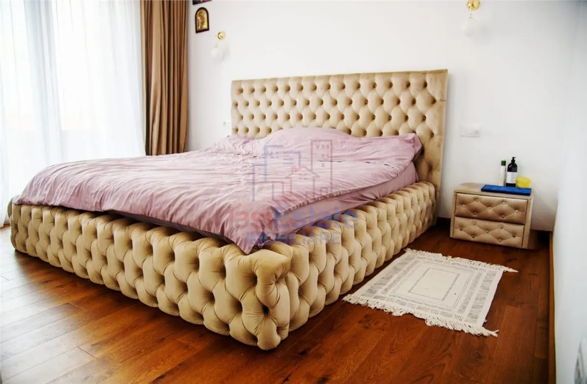 Casa intr-o zona linistita cu garaj si teren-1091 mp - foto 12